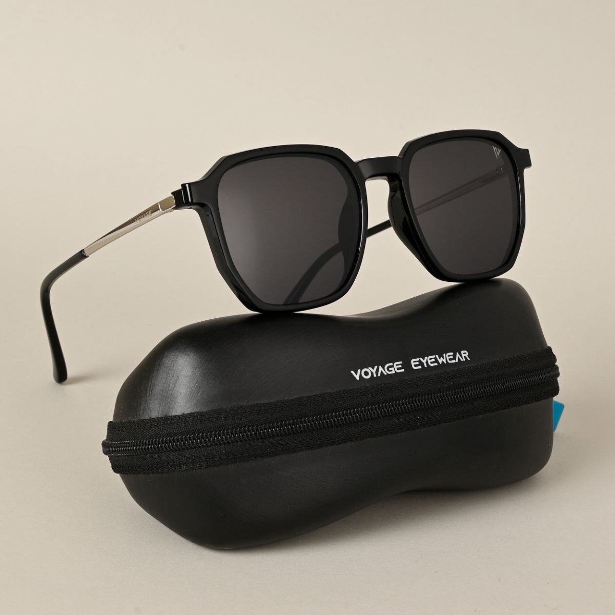 Voyage Black Wayfarer Sunglasses MG3669-C1 – GoEye